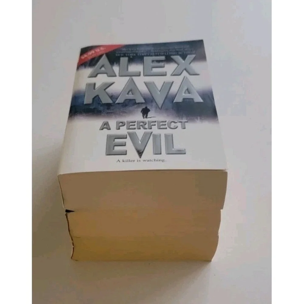 3 Alex Kava Paperback Books A Perfect Evil Split Second At The Stroke Of Madness